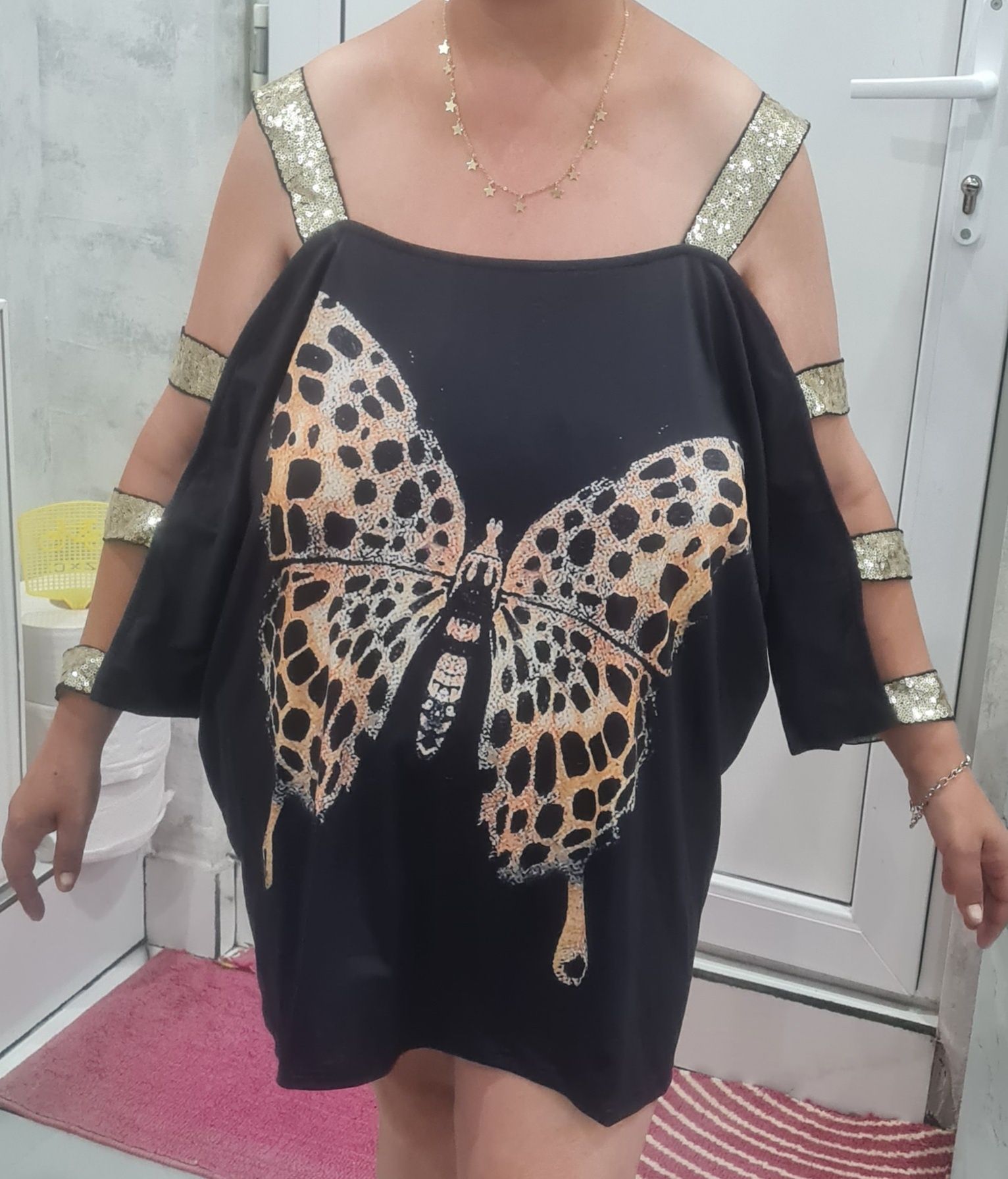 Vând rochița stil bluzița cu un design superb ocazie