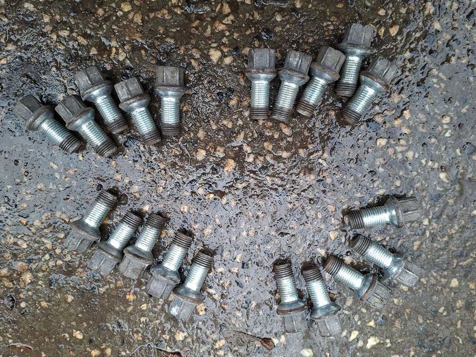 Болтове за джанти Мерцедес / Mercedes