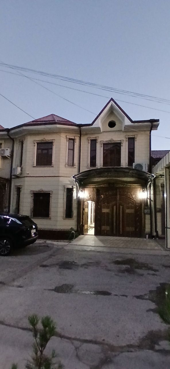Tayyor uchaska 175,000 6 xonadan iborat 2 qavatli tayor 3 ta sanuzel