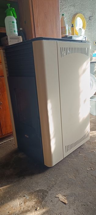 Пелетна камина PRITY PLW25  25kw на водната ризаkw