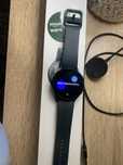 Продавам чисто нов часовник galaxy watch 4