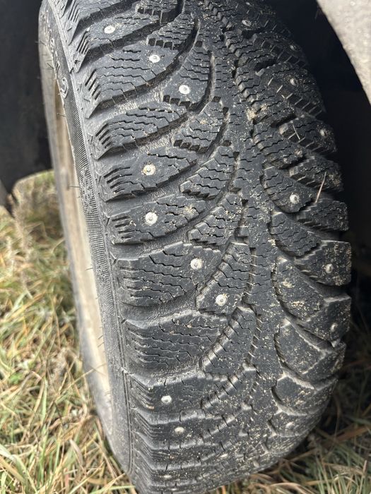 Продам комплект зимных шин