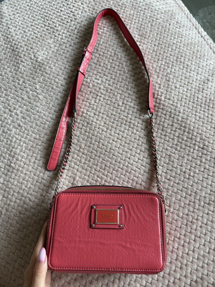 Дамска чанта Guess като нова