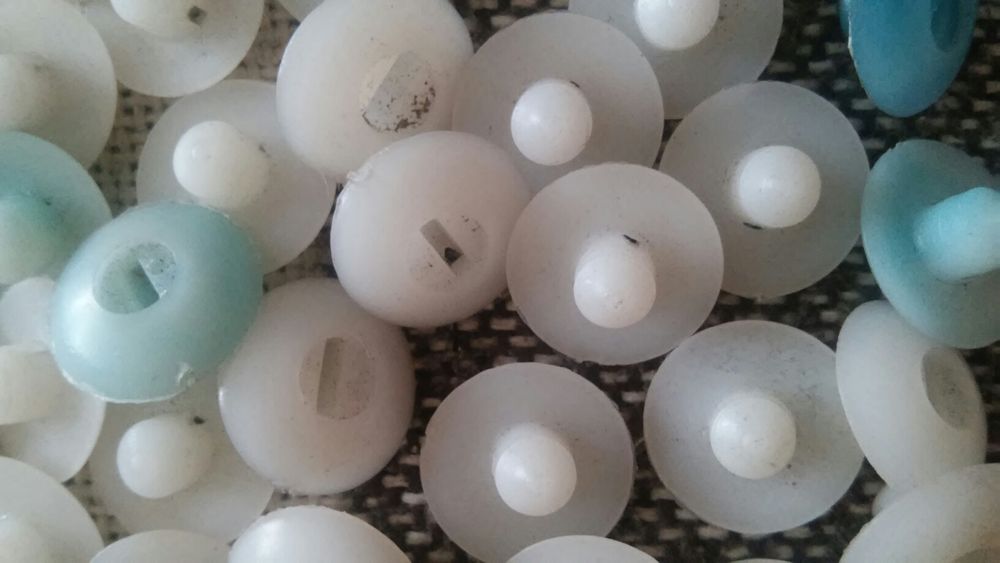 Продам срочно пуговицы мебельные