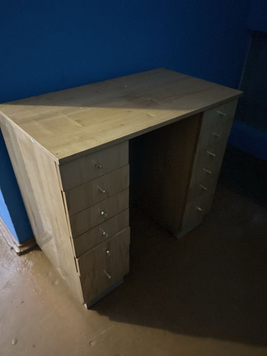 Отдам бесплатно письменный стол