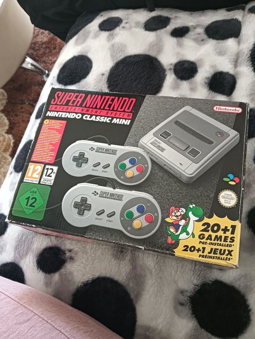Vând Super Nintendo