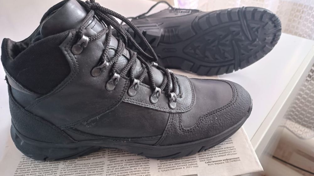 Продам новую зимнюю обувь