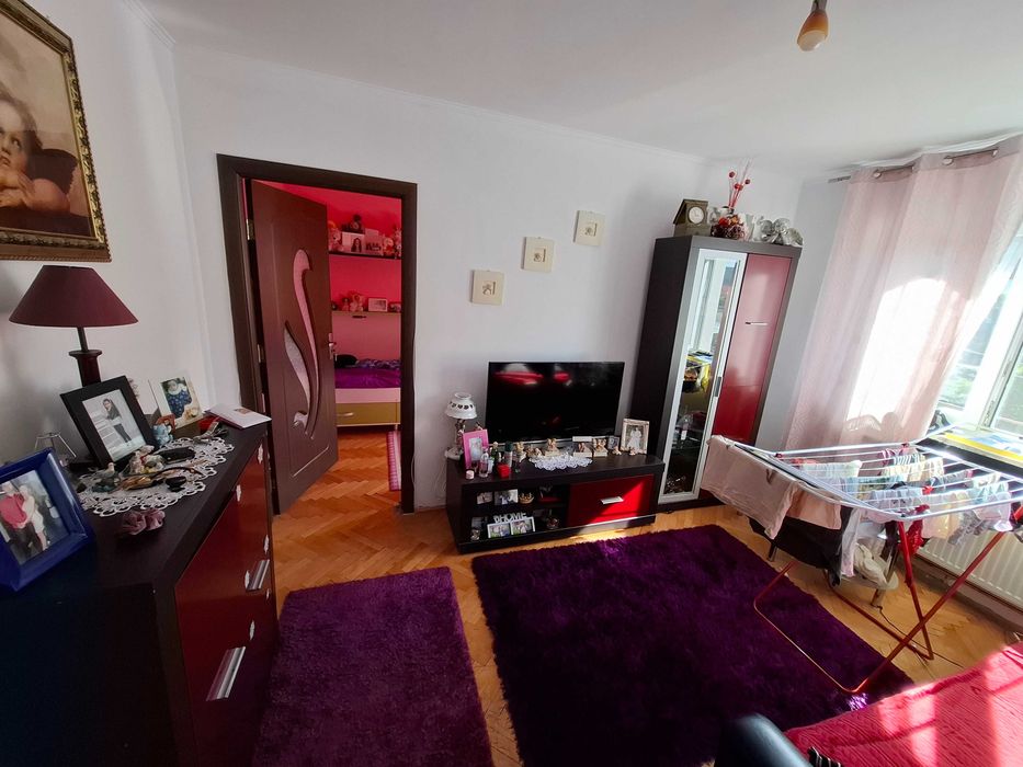 Vand apartament  an zona 13 Decembrie