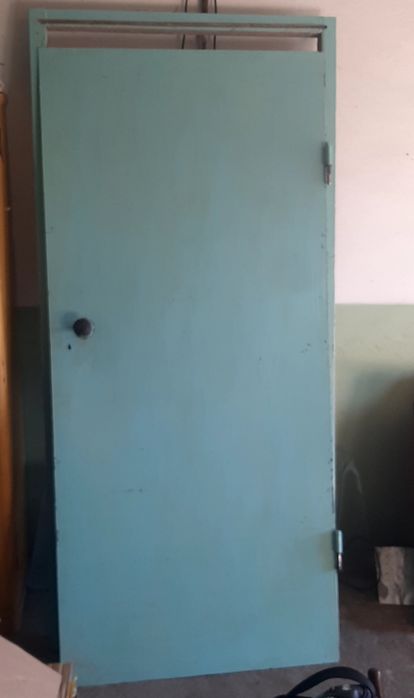 Продам 2 железный двер хорошим состояние