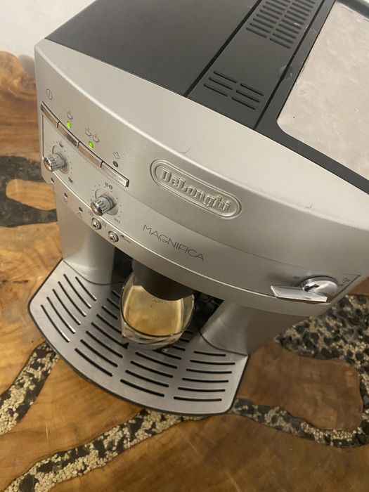 Expresor / espressor cafea delonghi magnifica