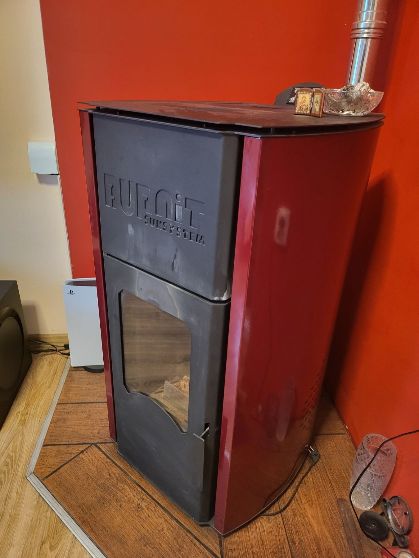 Продавам пелетна камина Burnet Comfort 25 Kw с водна риза
