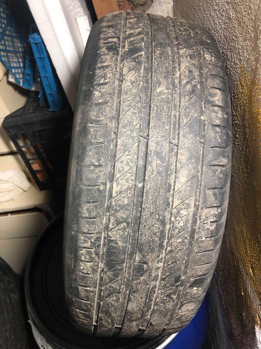 Vând 4 cauciucuri Michelin folosite doar un sezon . 205/55/16.