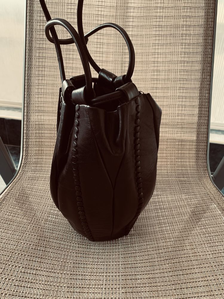 Модерна чанта-кофичка