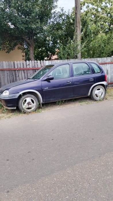 Vand sau dezmembrez opel corsa 1996 1,4 i
