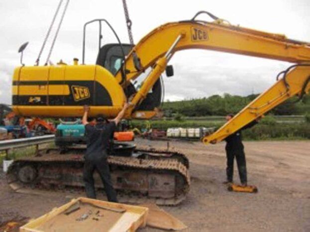 dezmembrare excavator jcb js130lc