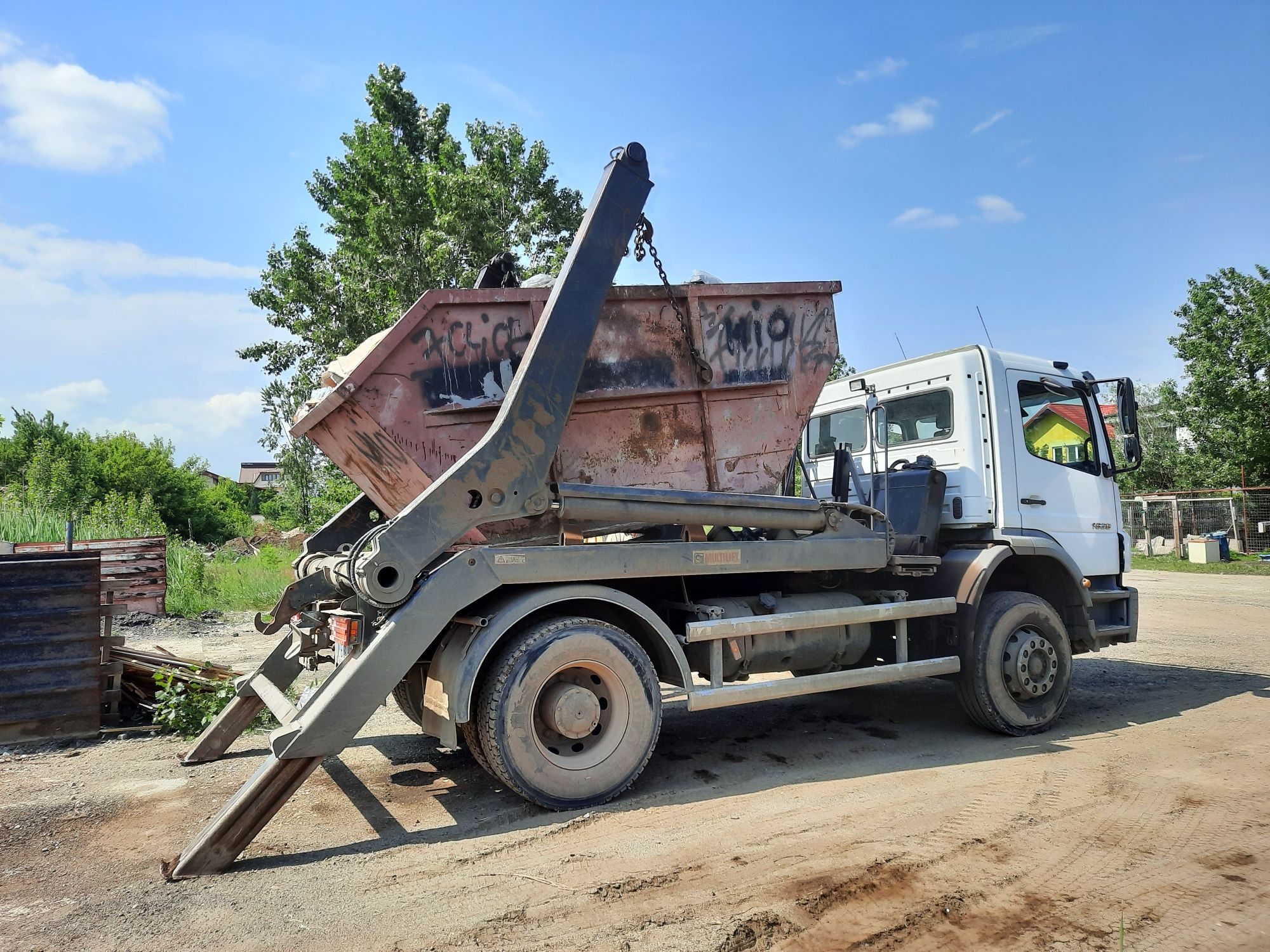 Închiriez container,benă pentru moloz.