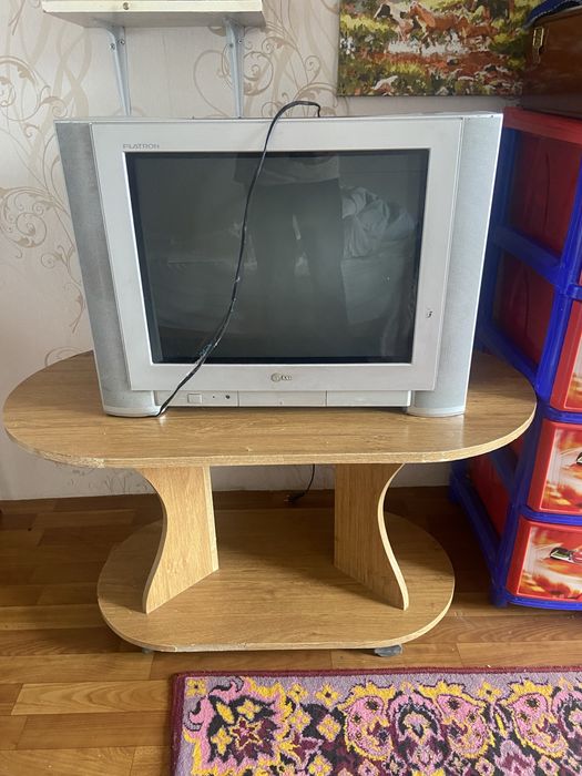 Продам телевизор с тумбой