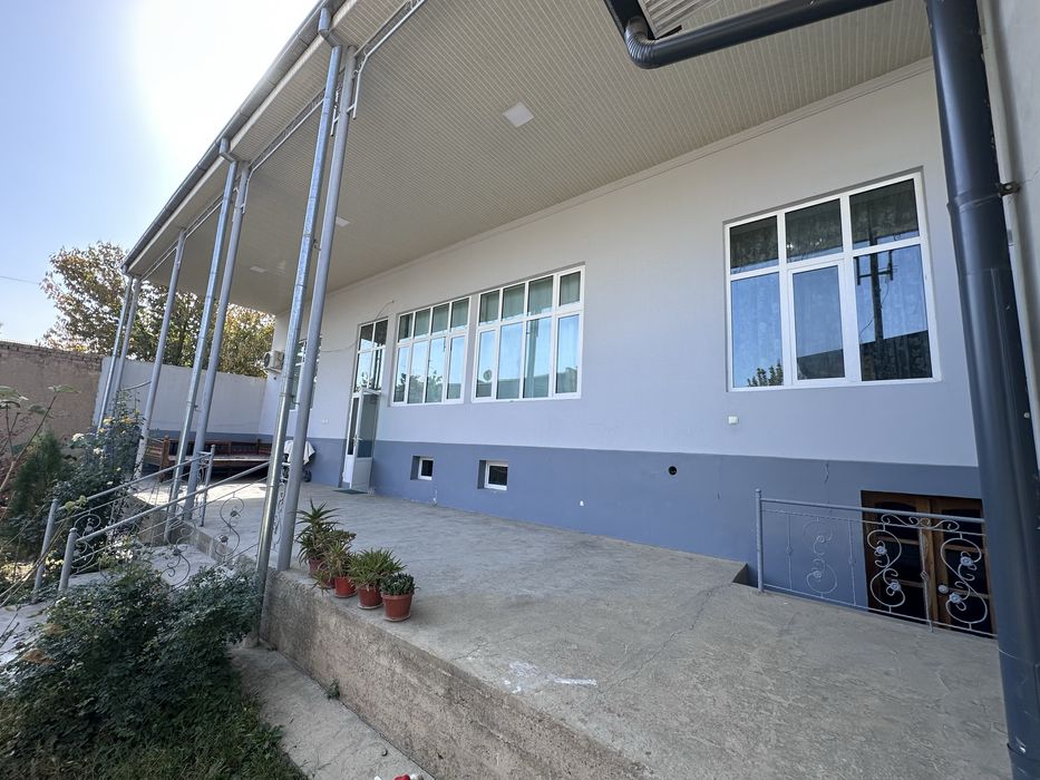 Nazarbek 8-sotix uy sotiladi