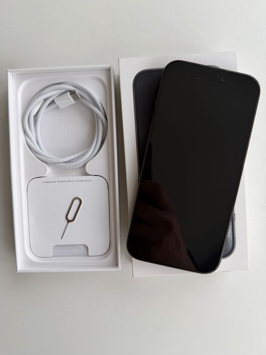 Iphone 15pro Black Titan 256gb 1 год. гаранция като нов!