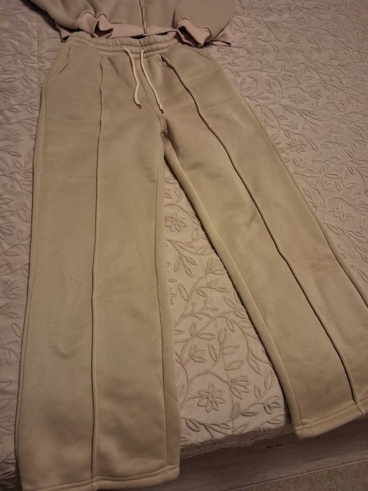 Дамски екип Хс/С размер в бежово ( цвят кайсия )