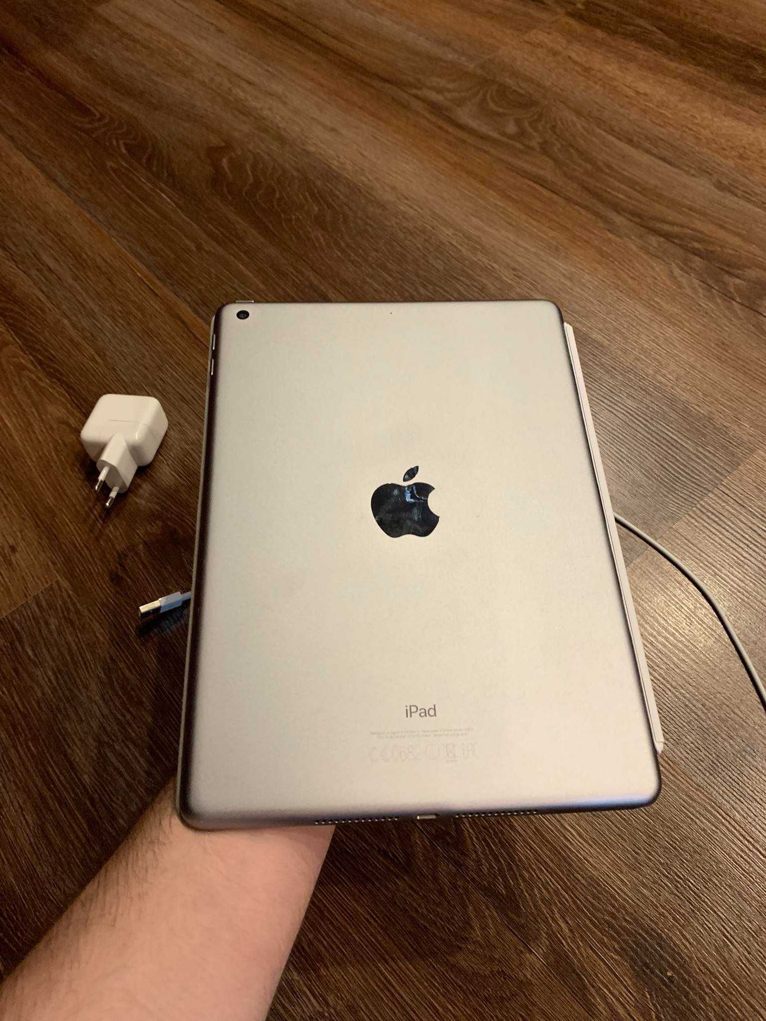 iPad 5th generation 32GB в ИДЕАЛНО състояние със зарядно и гръб/стойка