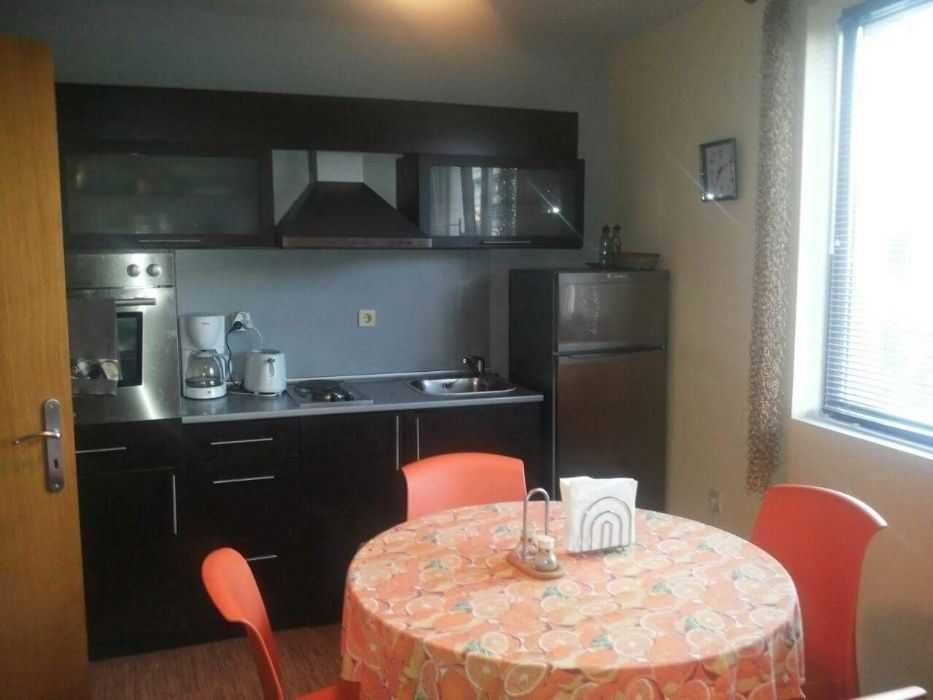 Дава се под наем Тристаен апартамент в София, Хладилника - 109 кв.м за 489.6 € - Снимка #1