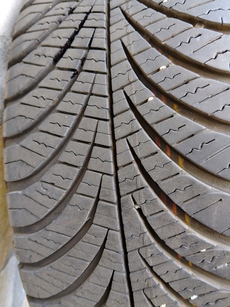 Зимни гуми GOODYEAR 2бр.175/65/15 дот21г.