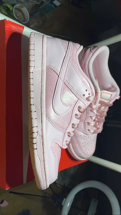 De vanzare Adidasi NIKE DUNK LOW SE (GS) nr 36,noi,in cutie