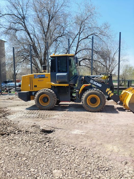 Услуги погрузчика 2х кубового.