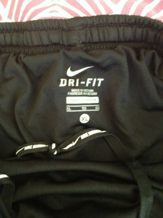Pantaloni scurti Nike Dri-Fit, originali.