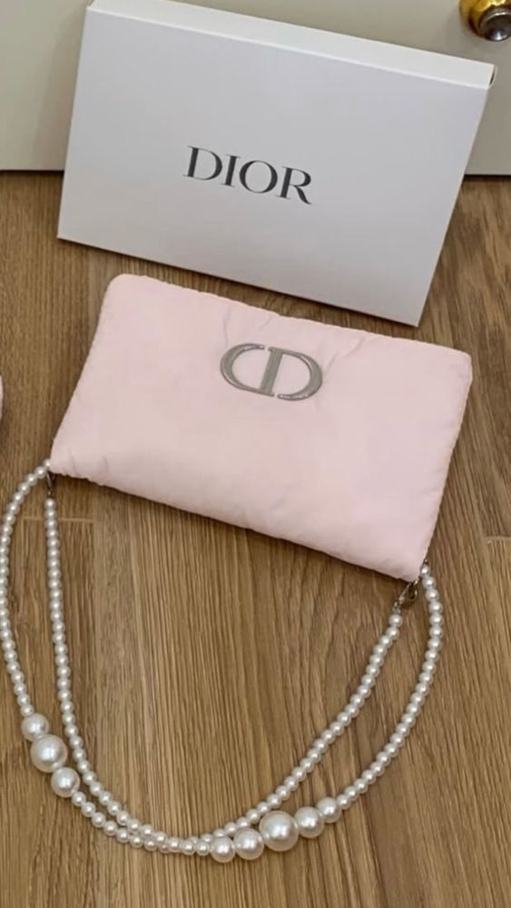 Чантички марка dior и гримове