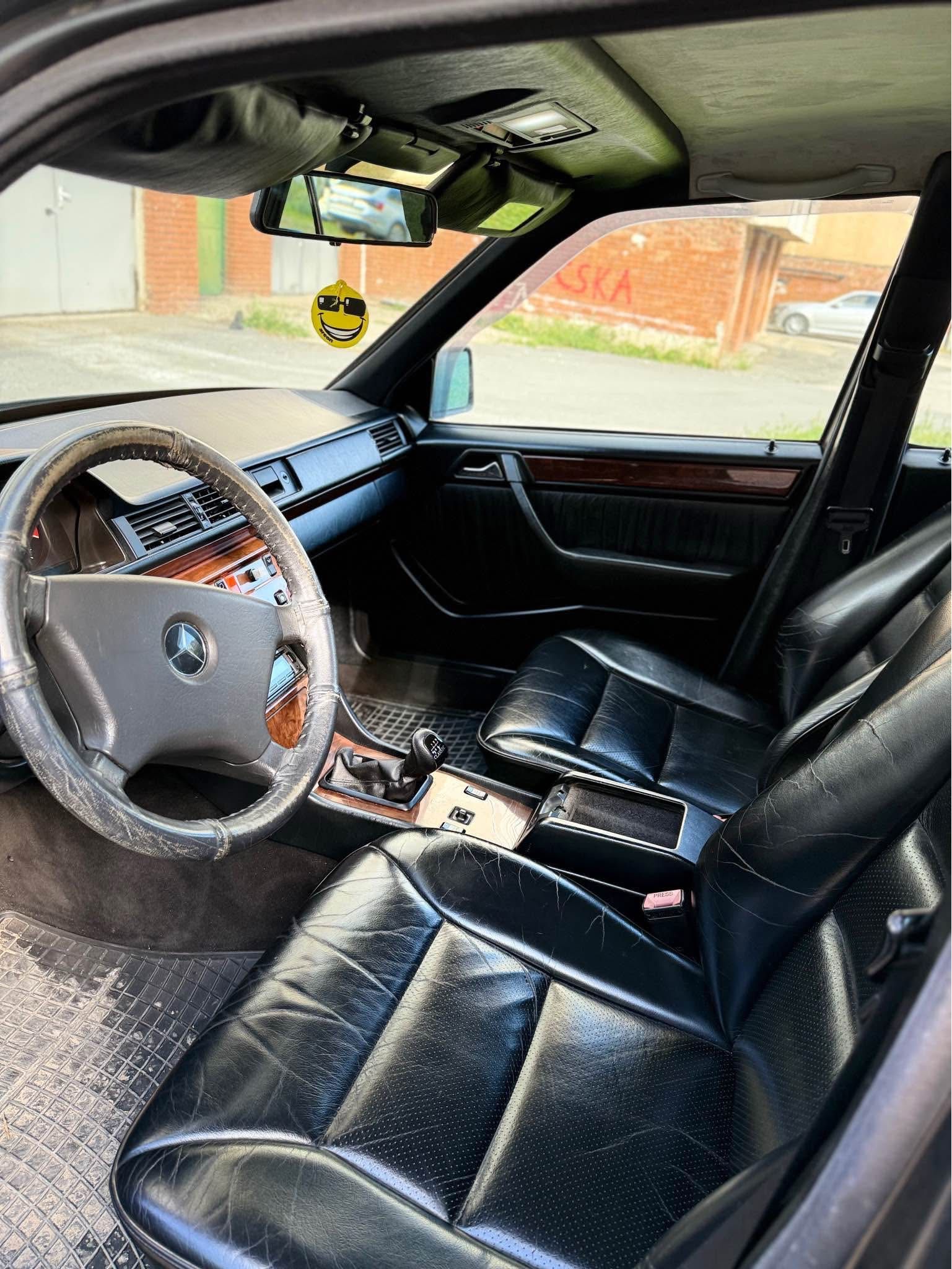 Продава се! Mercedes-Benz W124 Limousine 200 E (1992г.)
