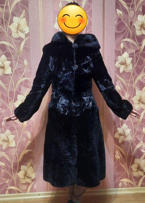 Продам шубу - мутон, со вставками норка