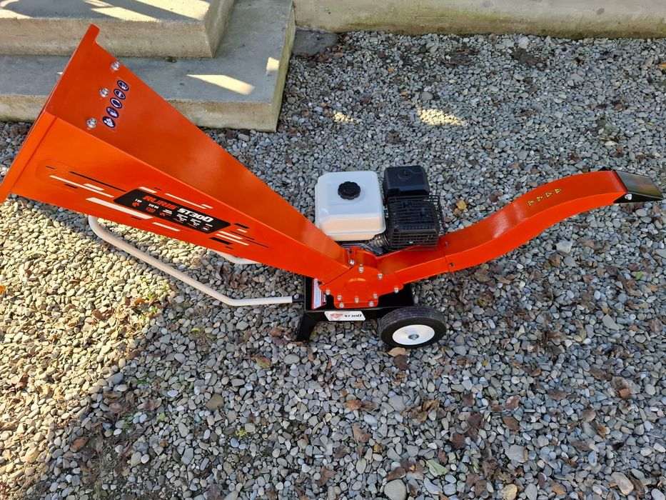 Vand tocator de lemne pe benzina Ruris