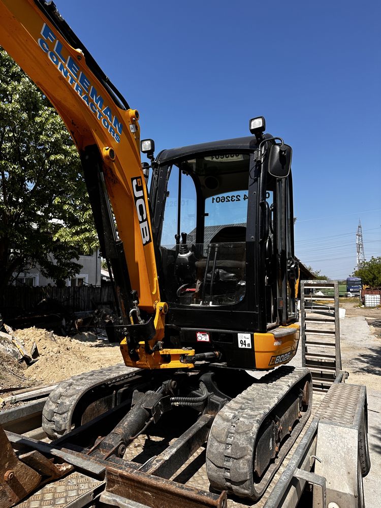 Inchiriez Miniexcavator 2.6 t