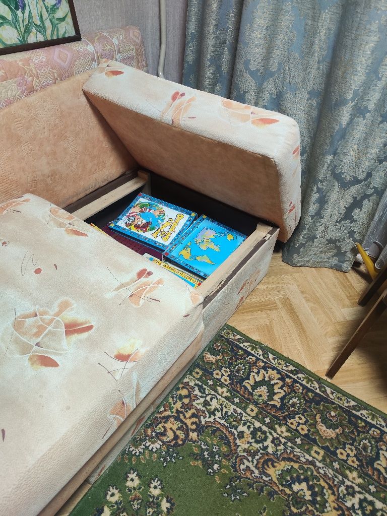 Угловая тахта с отделом для хранения