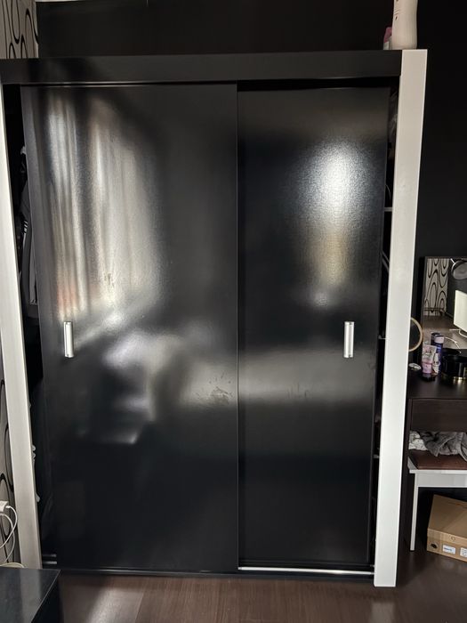 Гардероб с плъзгащи врати