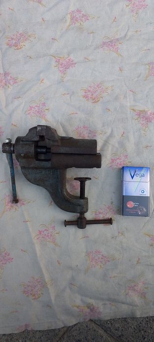 Тиски СССР средние слесарные