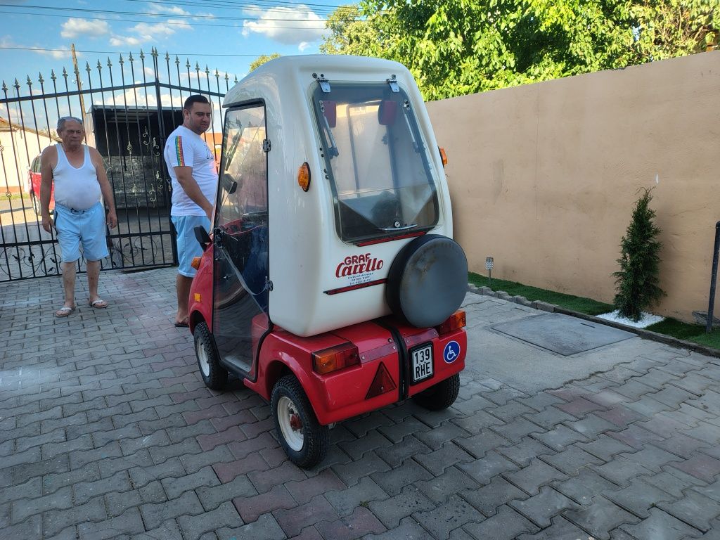 Pentru oameni cu dizabilități, se poate conduce doar cu mâinile