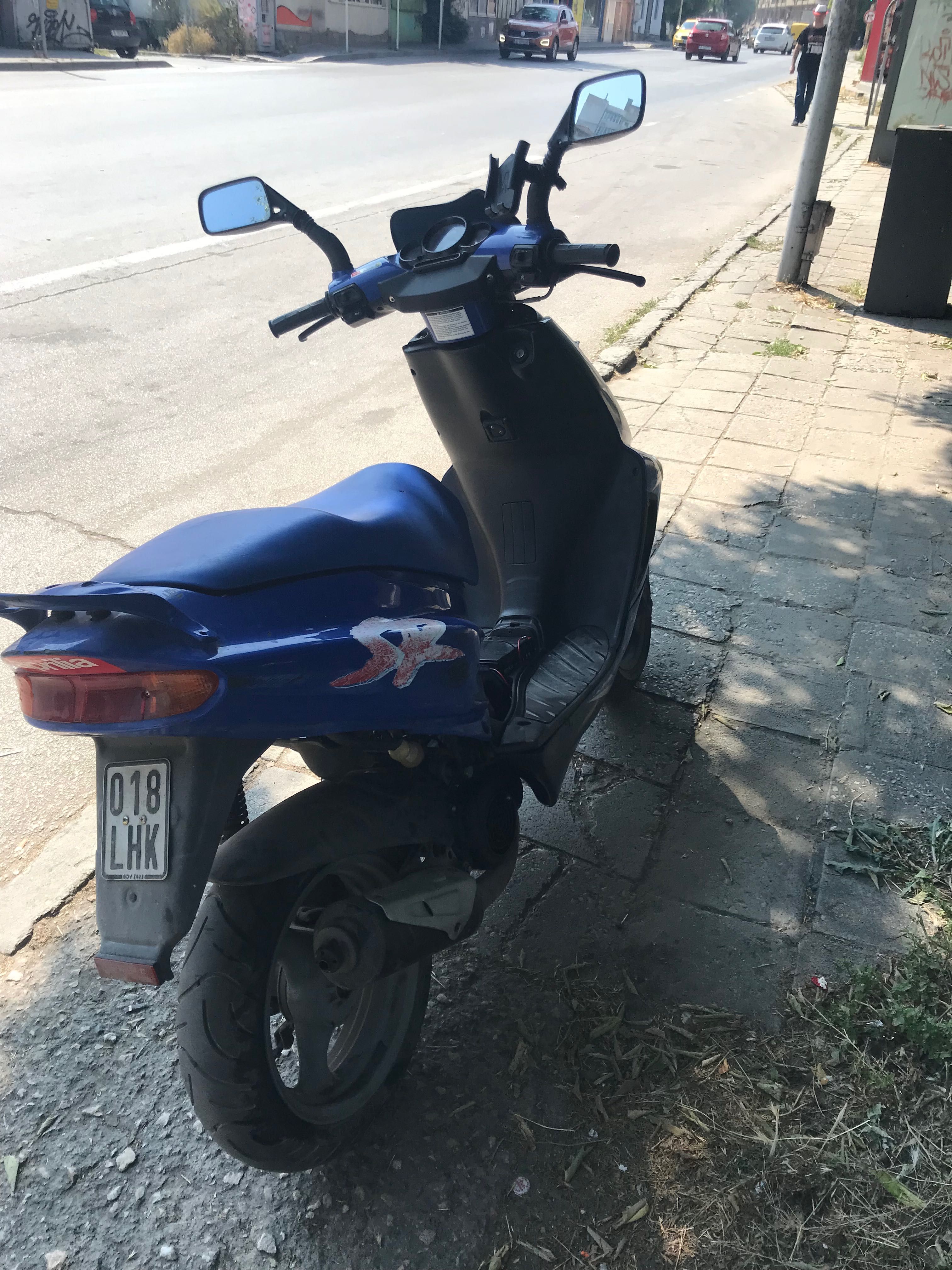 Скутер Aprilia sr50