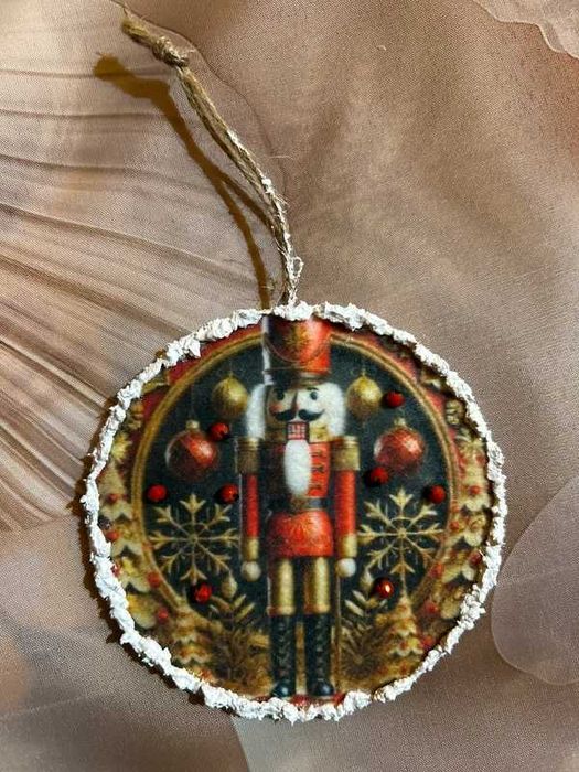 Un "altfel" de glob,hand made,10 cm diametru, un minunat ornament