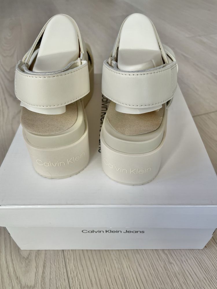 Дамски сандали на платформа Calvin Klein 38