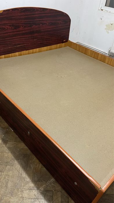 donez pat cu saltea si o etajera