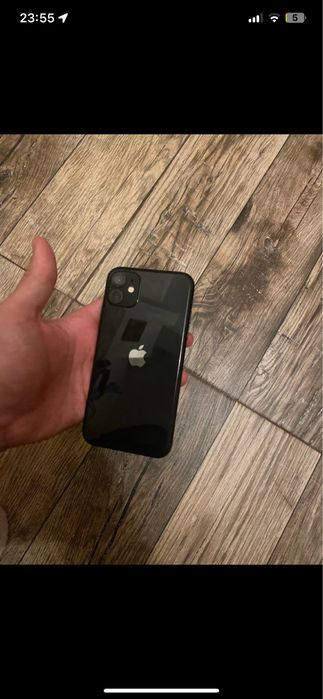 Vand Iphone 11 cu ecranul spart