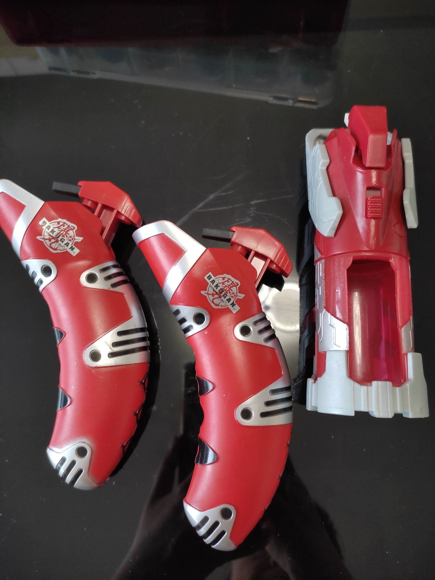Bakugan куфари иизстрелвачки и калкулатор