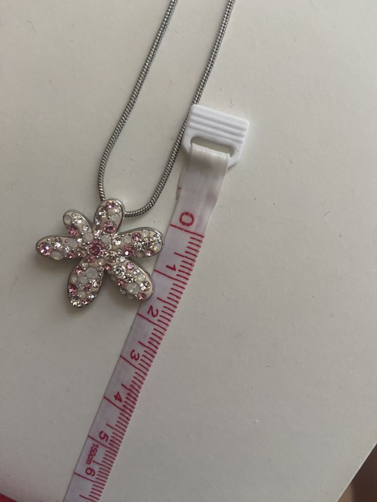 Колие с Розово цвете Swarovski с малки цветни кристали