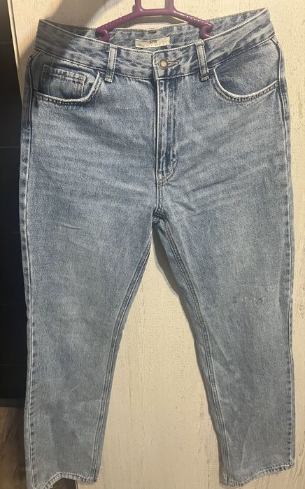 Blugi drepți (straight denim fit- mid waist) Stradivarius