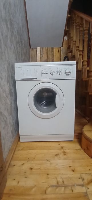 Indesit kir yuvish mashinasi