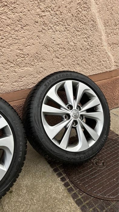 Vand 4 roti 17, Toyota Auris Hybrid cu anvelope de iarna
