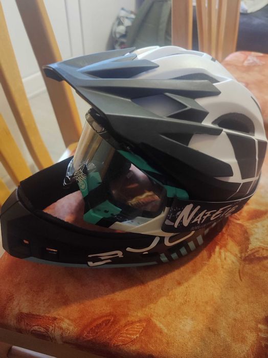 Продавам каска byoh full helmet .